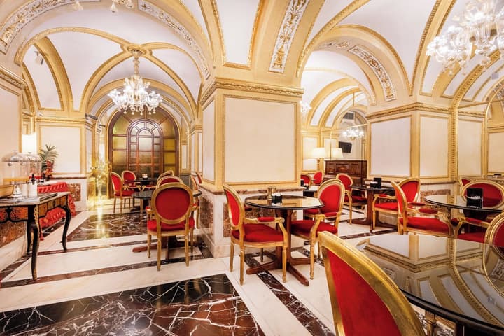Des Epoques Hotel