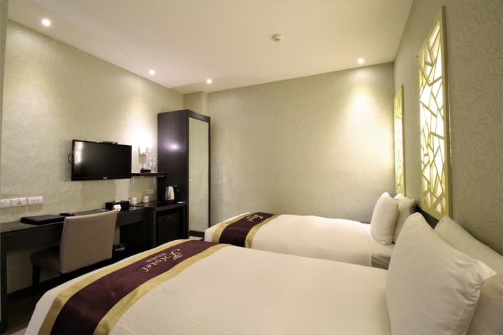 J Hotel