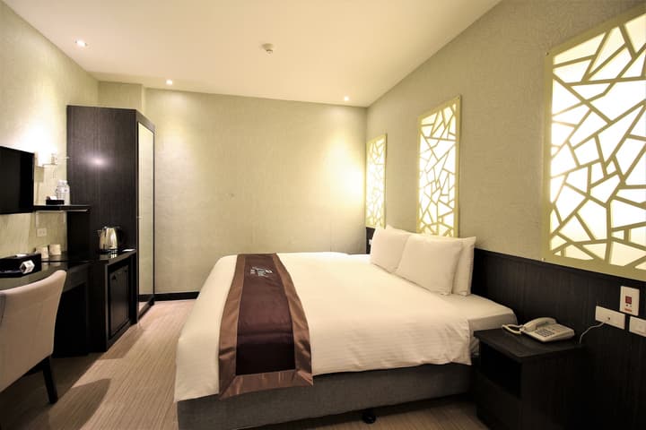 J Hotel
