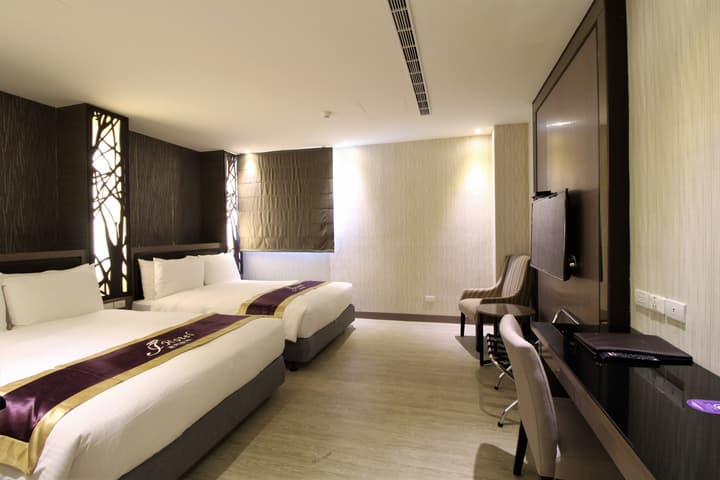 J Hotel