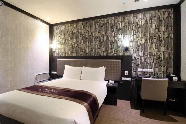 J Hotel