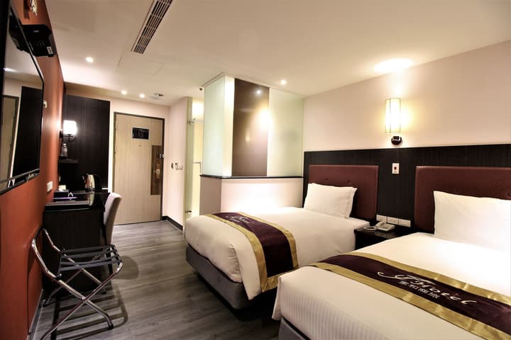 J Hotel