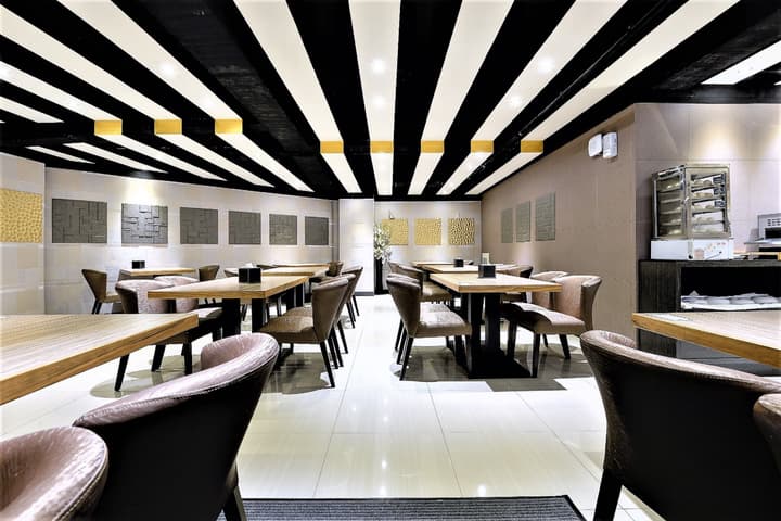 J Hotel