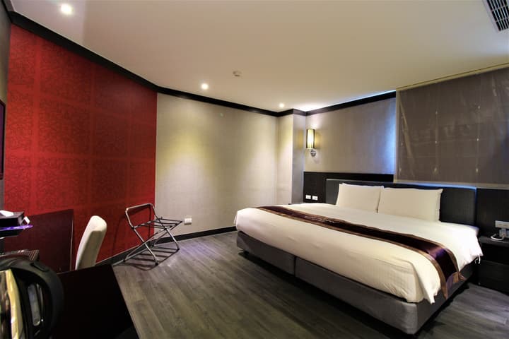 J Hotel