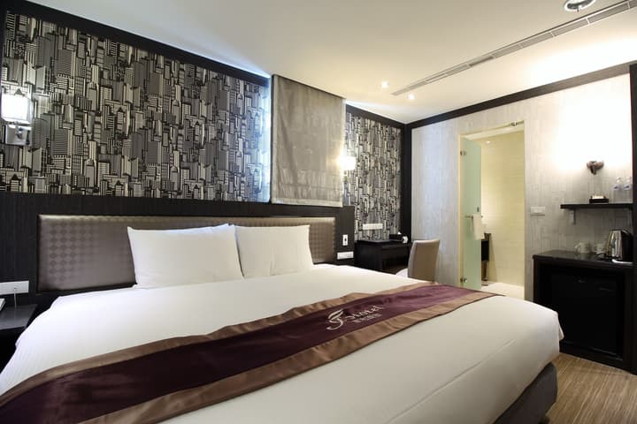 J Hotel