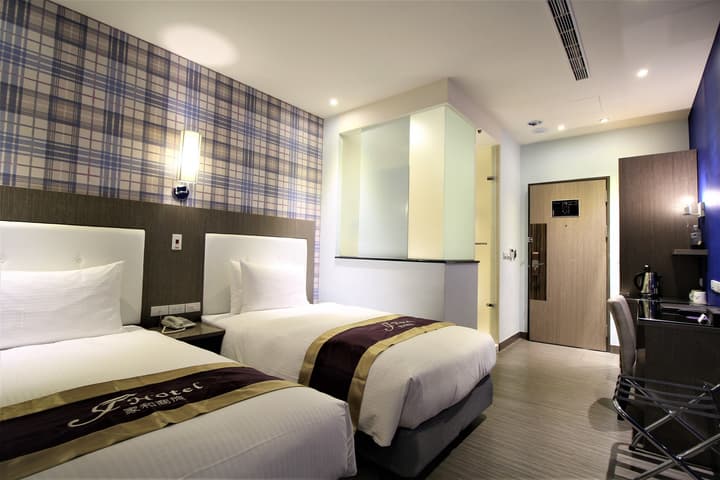 J Hotel
