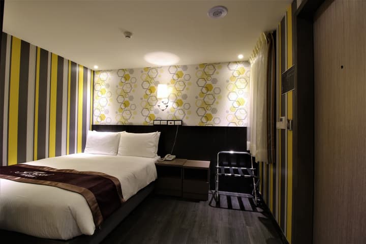 J Hotel