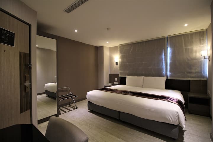 J Hotel