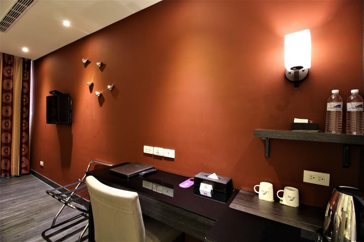 J Hotel