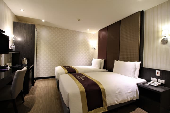 J Hotel