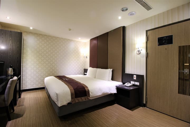J Hotel