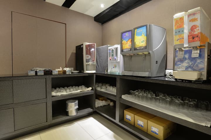 J Hotel