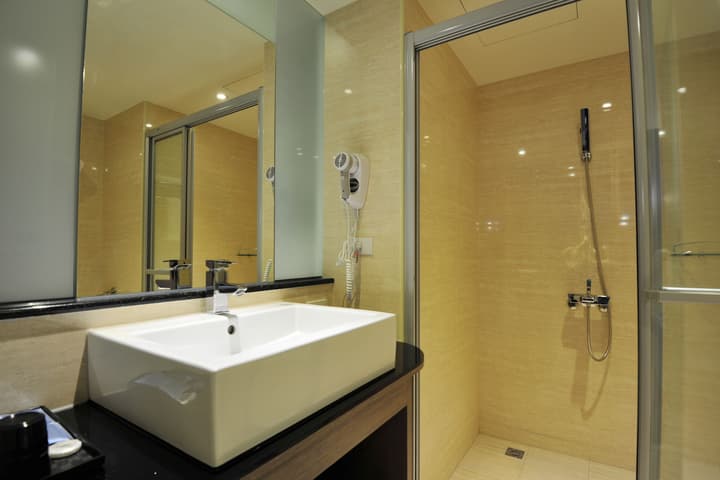 J Hotel