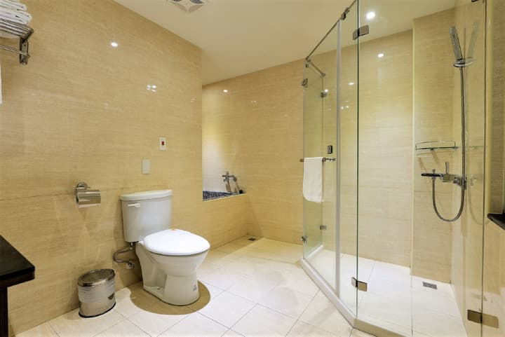 J Hotel