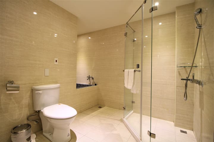 J Hotel