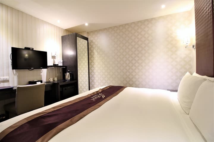 J Hotel