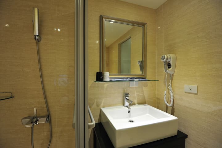 J Hotel