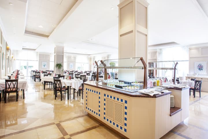 Grupotel Macarella Suites & Spa