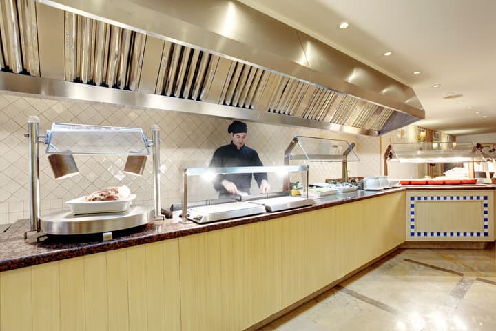 Grupotel Macarella Suites & Spa