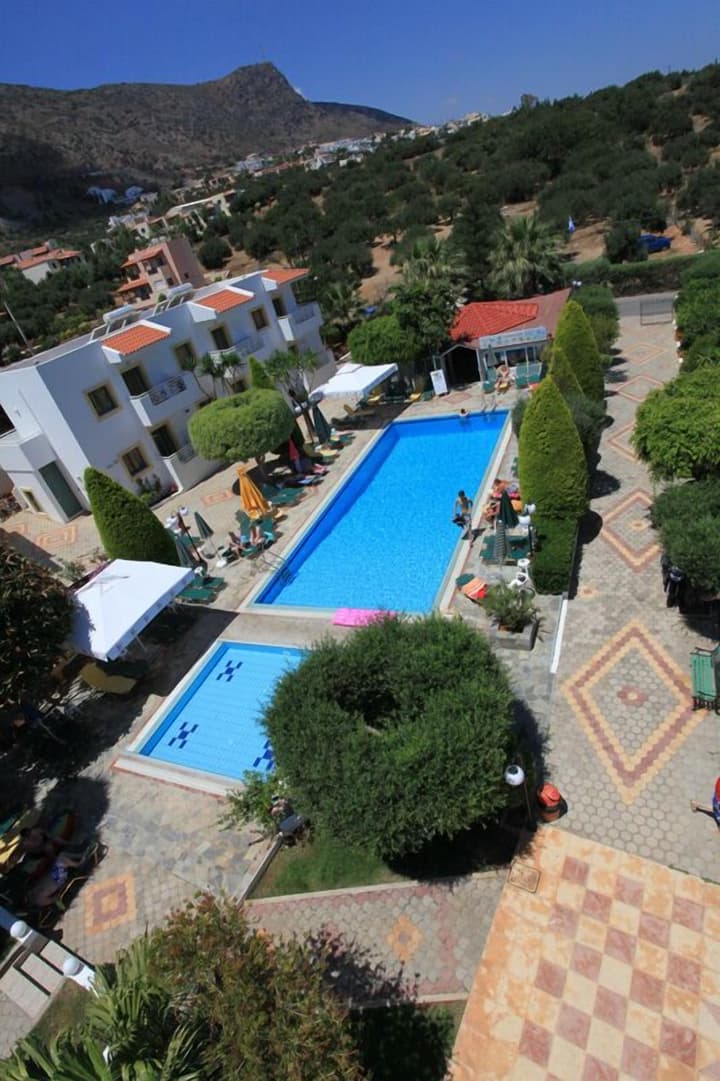Nikolas Villas Apartments