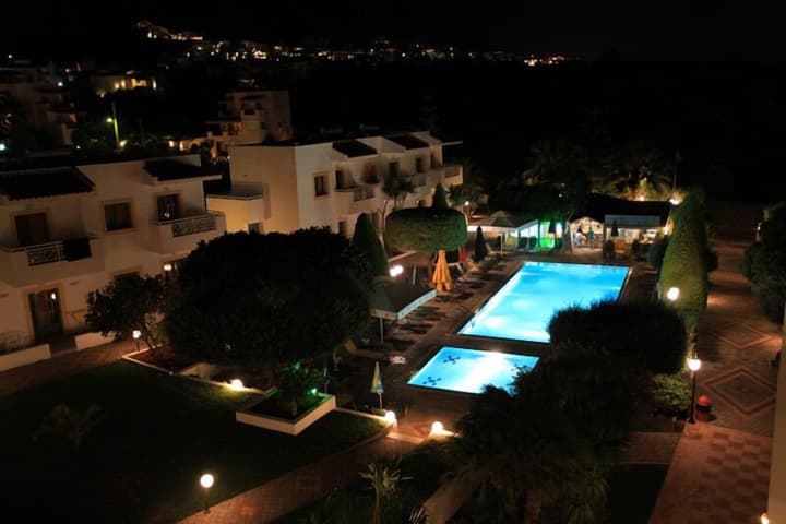 Nikolas Villas Apartments