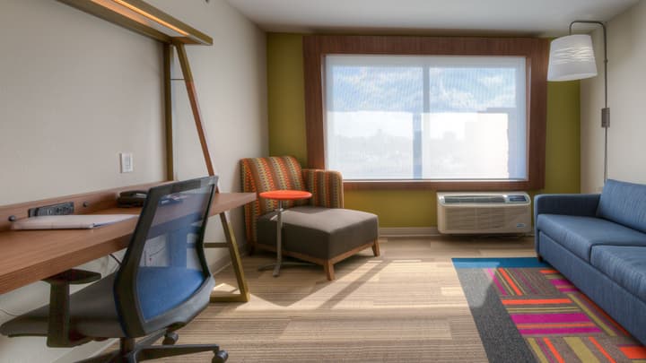 Holiday Inn Express & Suites Tulsa Midtown by IHG
