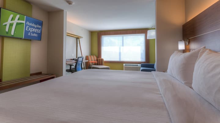 Holiday Inn Express & Suites Tulsa Midtown by IHG