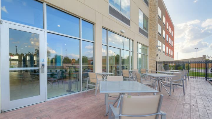 Holiday Inn Express & Suites Tulsa Midtown by IHG