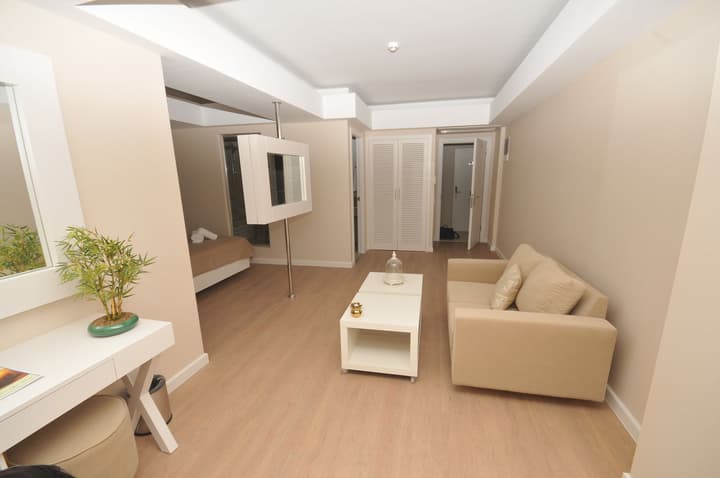 Alesta Yacht Hotel