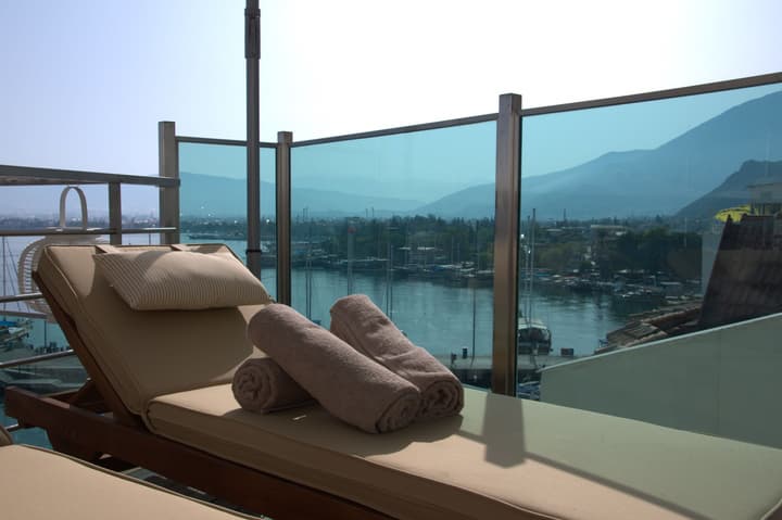 Alesta Yacht Hotel