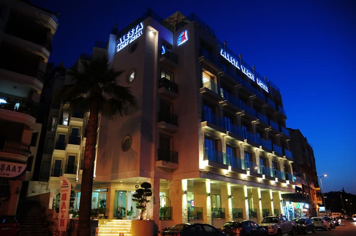 Alesta Yacht Hotel
