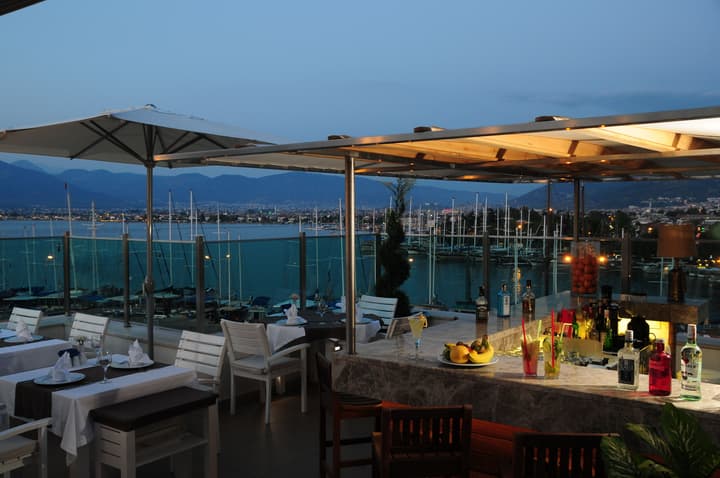 Alesta Yacht Hotel