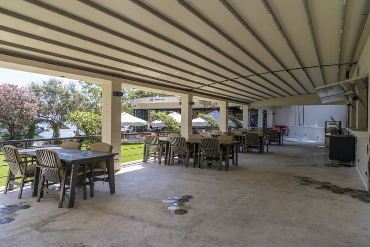 Alesta Yacht Hotel