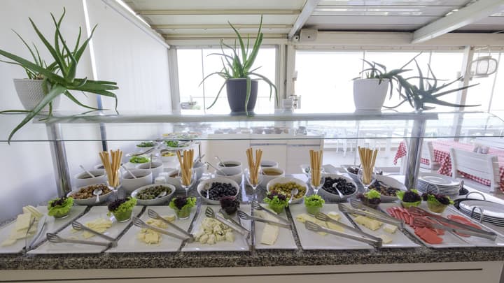 Alesta Yacht Hotel