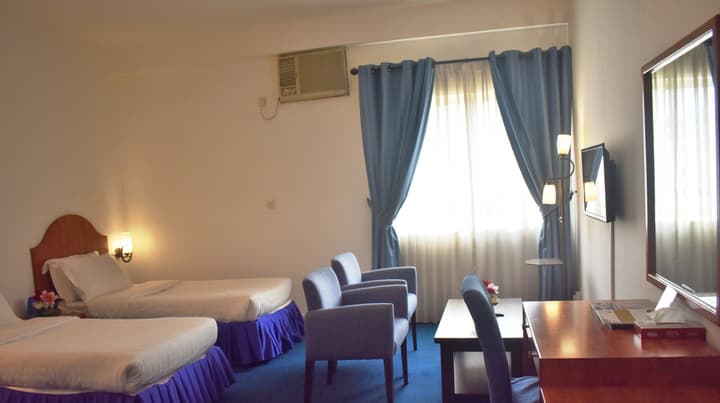 Manhattan Avenue Hotel