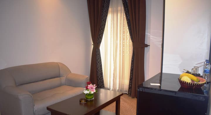Manhattan Avenue Hotel