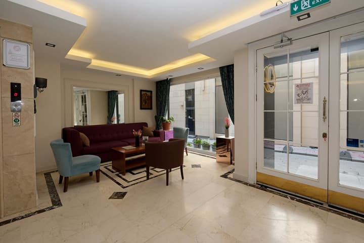 Pera Arya Hotel