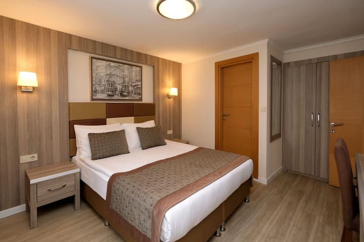 Pera Arya Hotel
