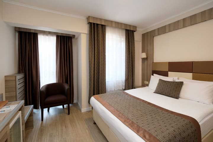 Pera Arya Hotel