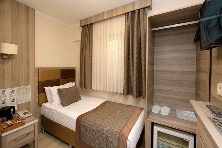 Pera Arya Hotel
