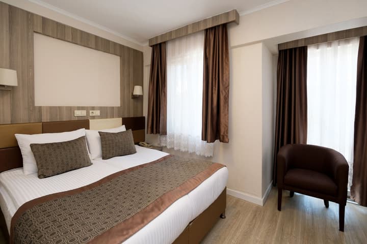 Pera Arya Hotel