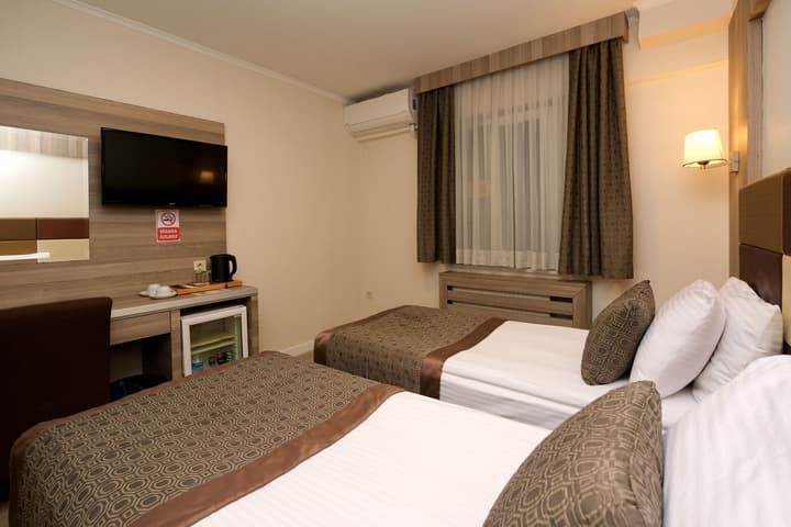 Pera Arya Hotel