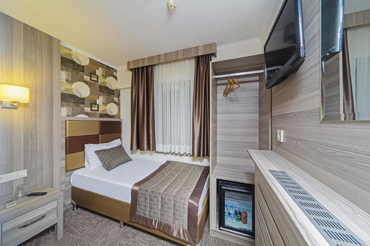 Pera Arya Hotel