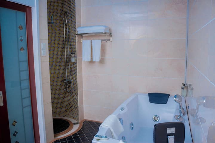 Best Western Plus Paramount Hotel