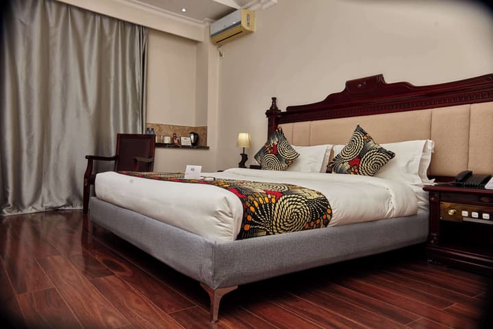 Best Western Plus Paramount Hotel