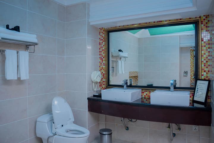 Best Western Plus Paramount Hotel