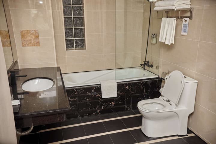 Best Western Plus Paramount Hotel