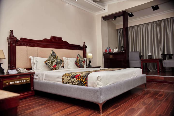 Best Western Plus Paramount Hotel