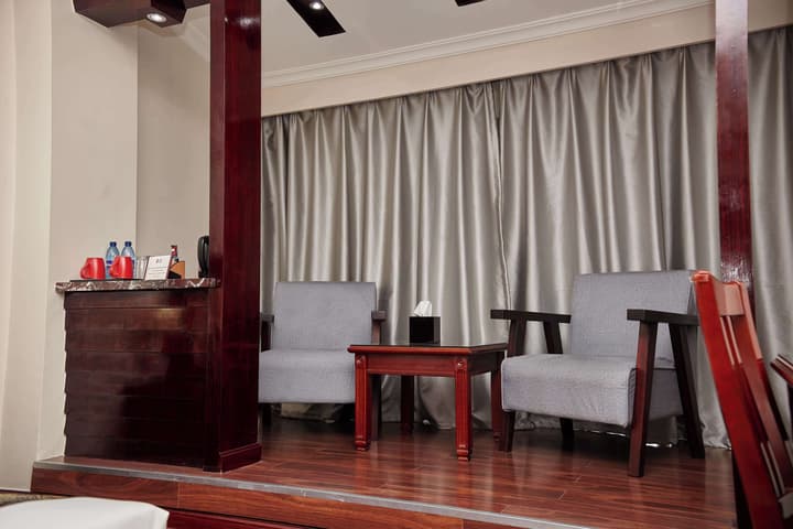 Best Western Plus Paramount Hotel