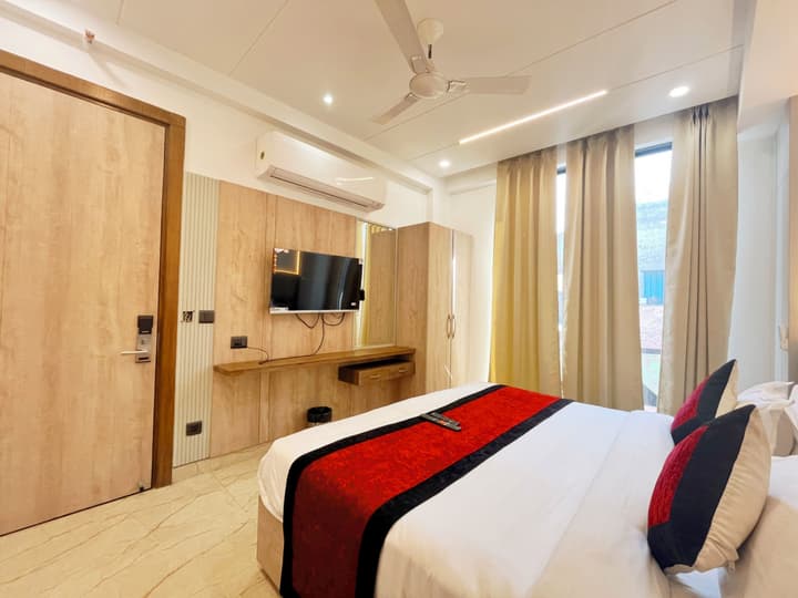 Hotel Mehul International -Near New Delhi Railway Station, Paharganj & Connaught Place